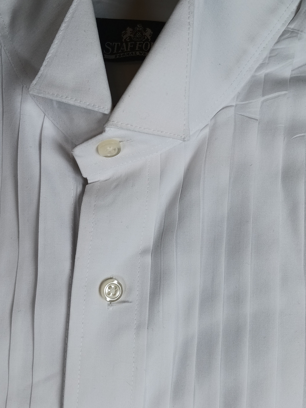 Men's White Pleated Front Tuxedo Dress Shirt - Picture 4 of 14